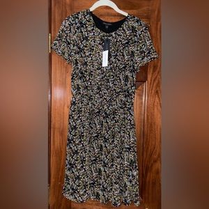 BANANA REPUBLIC Mini Dress w/ flutter sleeves. Size small.